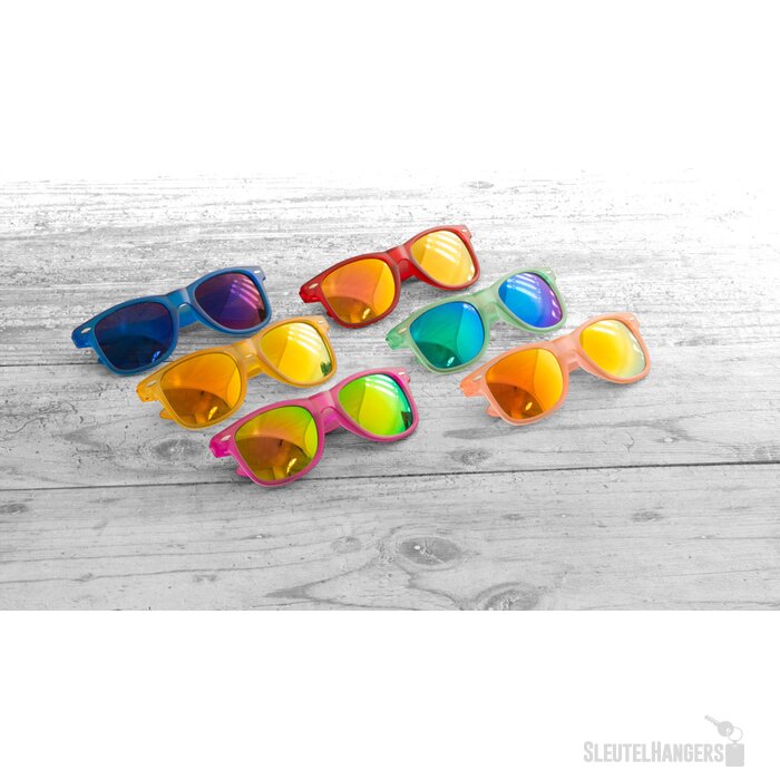 Goedkope Zonnebril Met Metallic Glazen Fuchsia