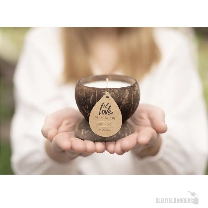 We Love The Planet Coconut Candle Kaars Bruin