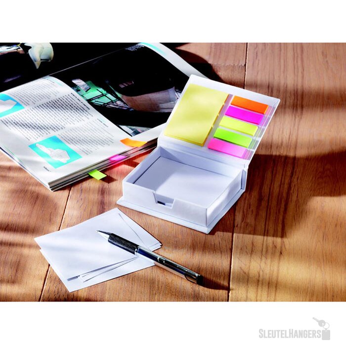 Doosje met memoblaadjes en labels Wit