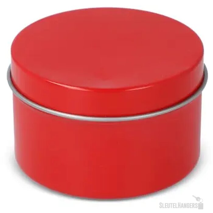 Kirtan plantaardige geurkaars in groot gerecycled blik rood