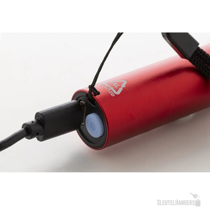 Chargelight Tone Oplaadbare Zaklamp Van Gerecycled Aluminium Rood