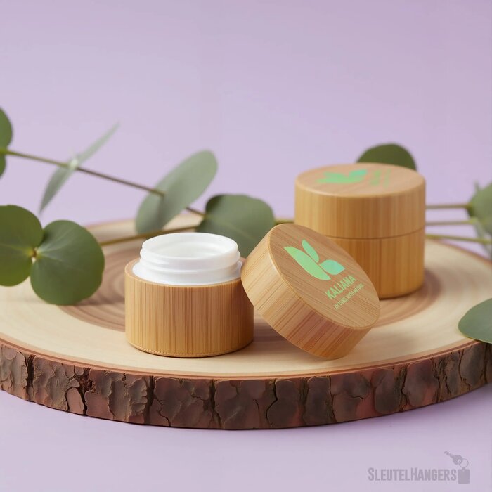 Lippenbalsem rond bamboe natuur